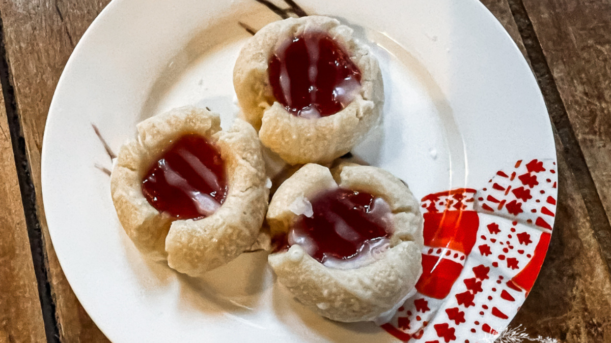 raspberry almond thumbprint christmas cookies