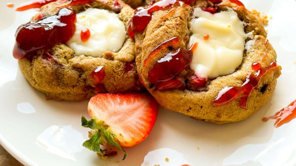 strawberry cheesecake cookies